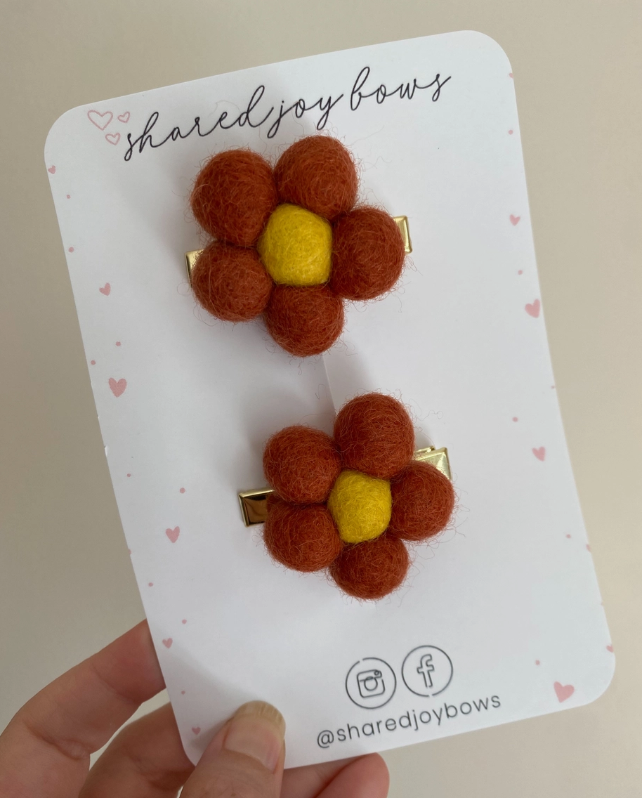 Load image into Gallery viewer, Rust Felt Floral Hair Clips
