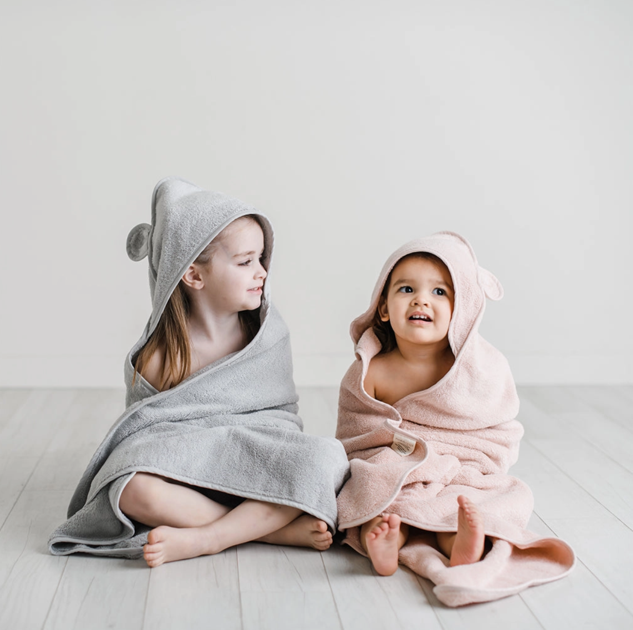 Load image into Gallery viewer, Organic Cotton Hooded Towel For Babies and Toddlers - Pink
