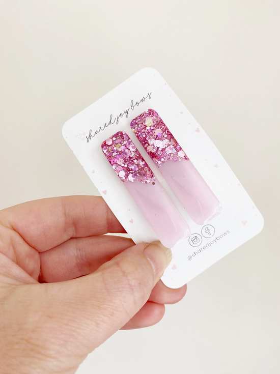 Load image into Gallery viewer, Pink Glitter Resin Hair Clips
