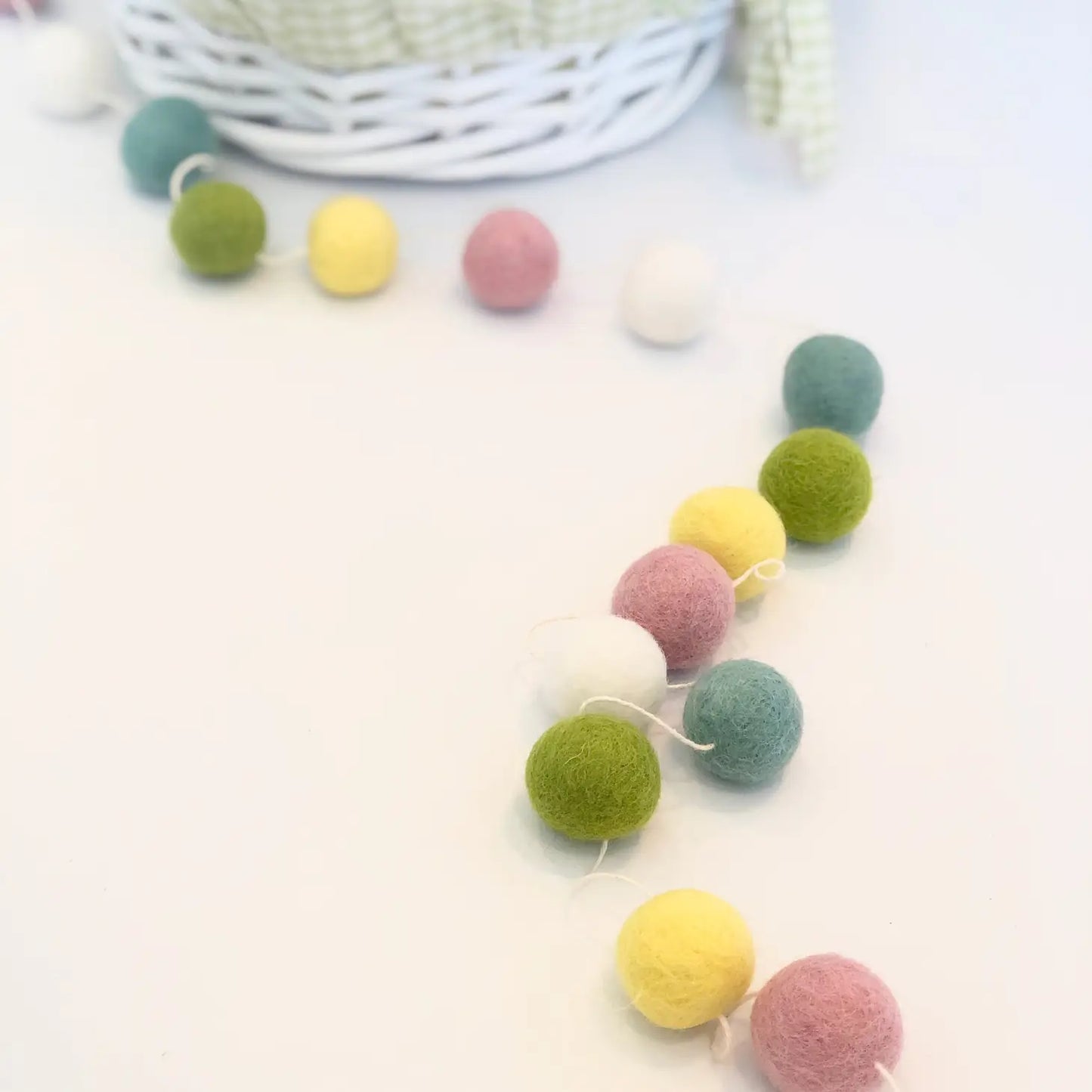 Load image into Gallery viewer, Spring Wool Felt Ball Garland
